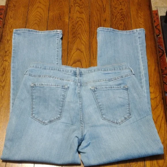 Old Navy Light Wash Curvy Boot-Cut Jeans Size 14 Short - Picture 3 of 9